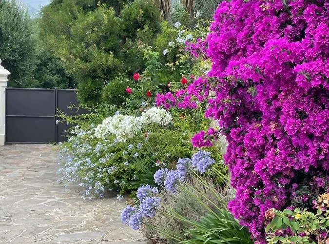 Quarto em Acomodações Particulares Les Trefles *