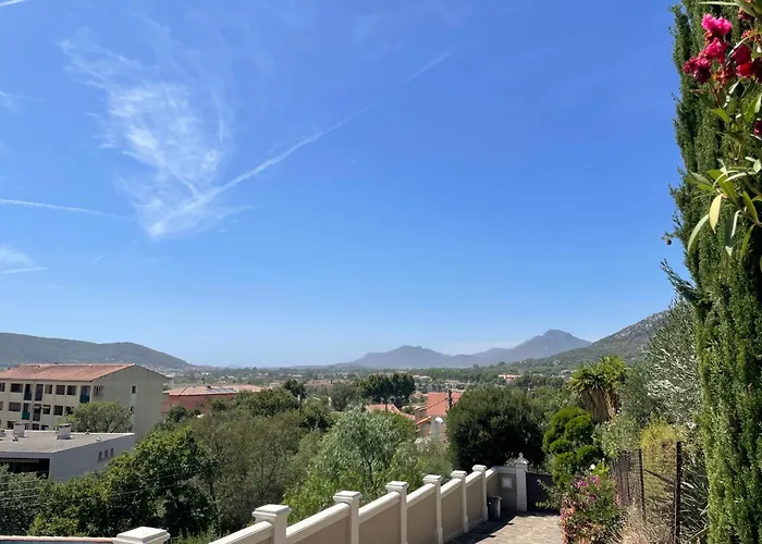 Les Trefles בית אירוח *