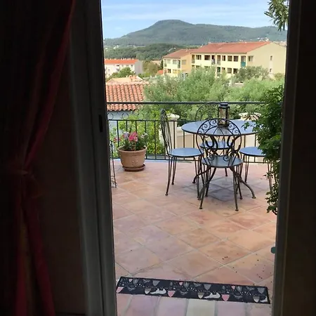 Les Trefles Homestay *