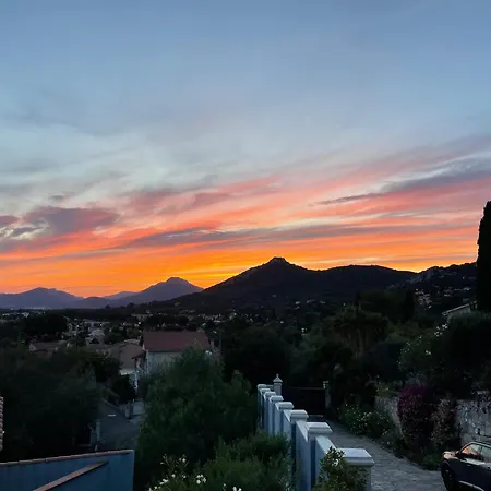 Les Trefles Homestay Hyeres